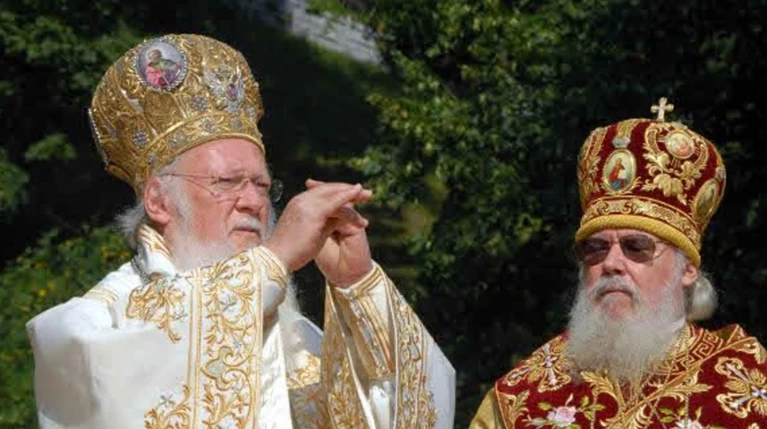 Το Οικουμενικό Πατριαρχείο εκχωρεί αυτοκεφαλία στην Ουκρανική Εκκλησία
