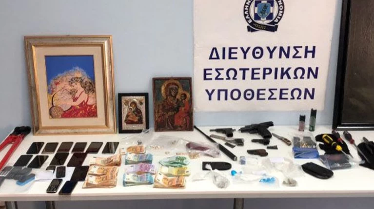 Σε διαθεσιμότητα οι δύο αστυνομικοί που εμπλέκονται στο κύκλωμα ναρκωτικών