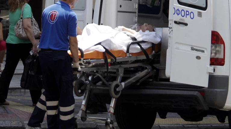 Απεργία και συγκέντρωση στο υπ. Υγείας από τους τραυματιοφορείς