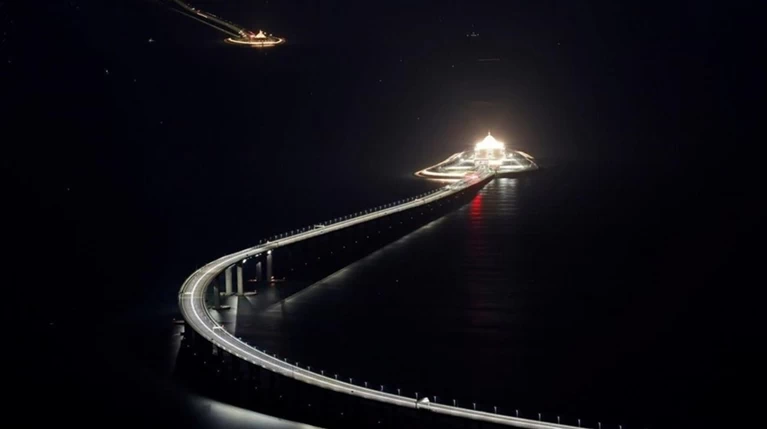 Κίνα: Παραδίδεται την Τετάρτη η μακρύτερη θαλάσσια γέφυρα του κόσμου