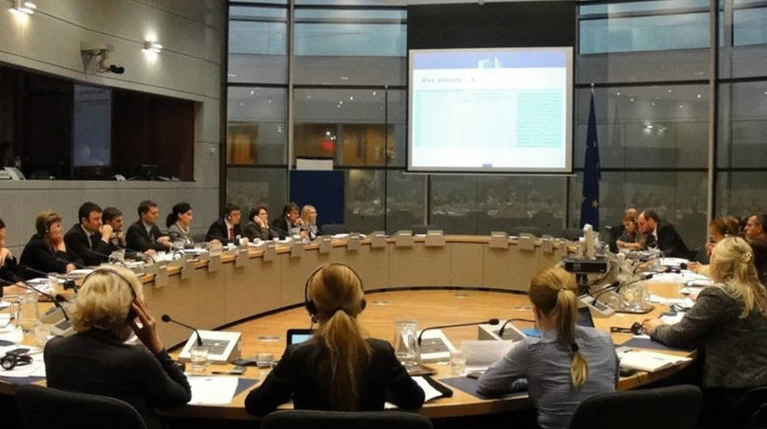Πηγές ΑΠΕ: Θετικό το EWG στη μη περικοπή των συντάξεων