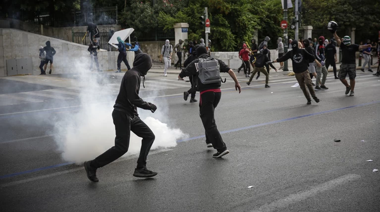 Ένταση και επεισόδια στο μαθητικό συλαλλητήριο στην Αθήνα