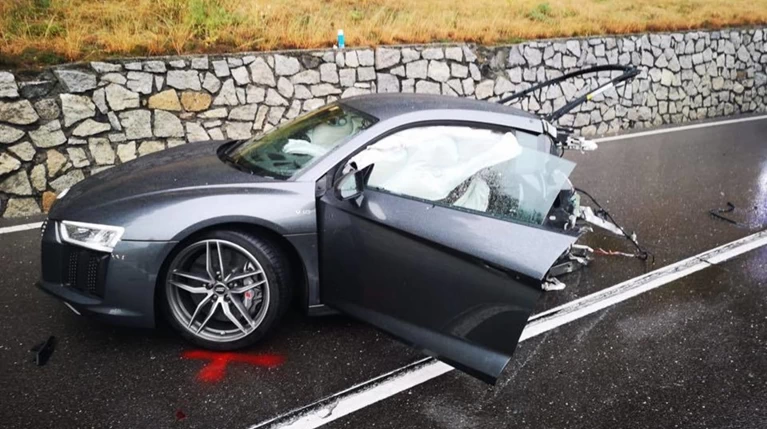 Audi R8 ψάχνει… το άλλο του μισό