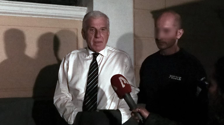Άνοιγμα τραπεζικών λογαριασμών του Γ. Παπαντωνίου στη Γαλλία
