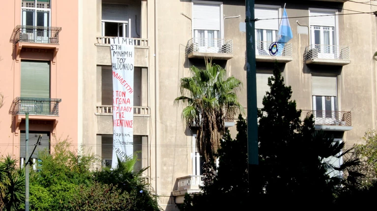 Παρέμβαση Ρουβίκωνα στην πρεσβεία της Αργεντινής- 9 προσαγωγές