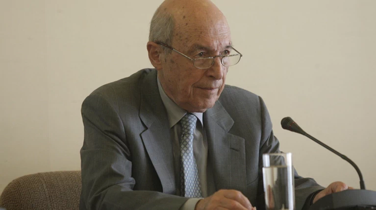 Σημίτης: Τα προβλήματα της χώρας δεν λύνονται με σκανδαλολογία