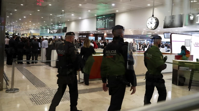 Συναγερμός στην Βαρκελώνη: Eκρηκτικός μηχανισμός σε βαλίτσα