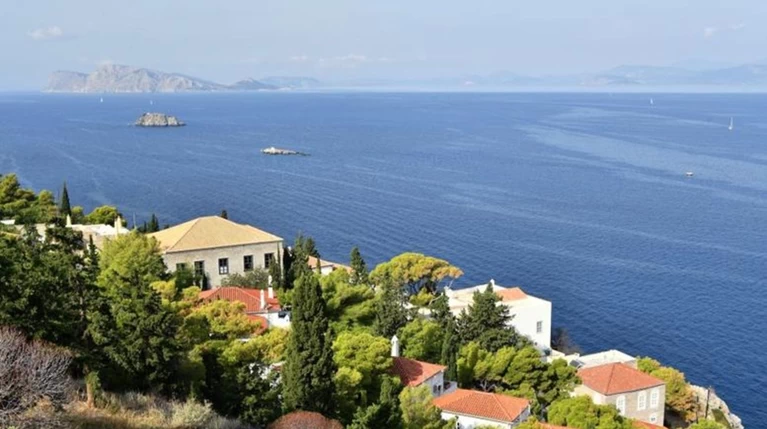 Η θρυλική βίλα του Α.Μιαούλη που βγαίνει στο σφυρί