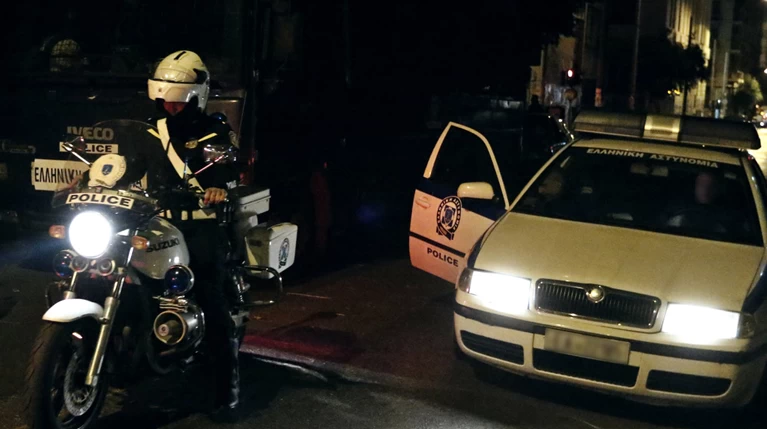Άγρια συμπλοκή στην Ομόνοια με δύο τραυματίες και δύο συλλήψεις