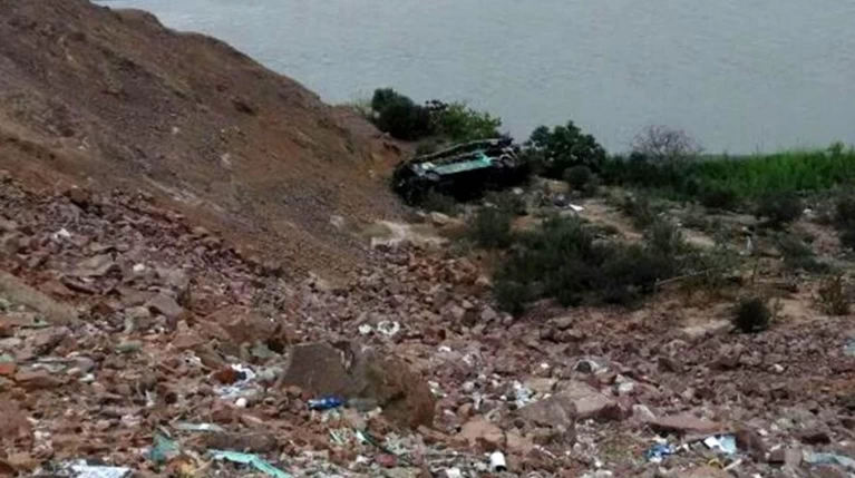 Τραγωδία στο Περού: 7 νεκροί από πτώση λεωφορείου σε γκρεμό