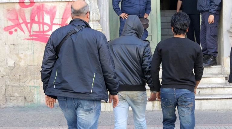 Βαριές ποινές σε κύκλωμα διακίνησης μεταναστών και προσφύγων