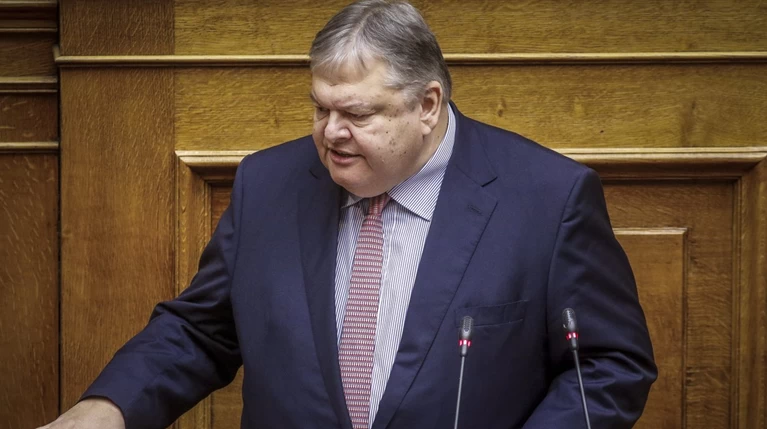 Βενιζέλος για Σημίτη: Ματαιοπονούν και εκθέτουν τη Δικαιοσύνη
