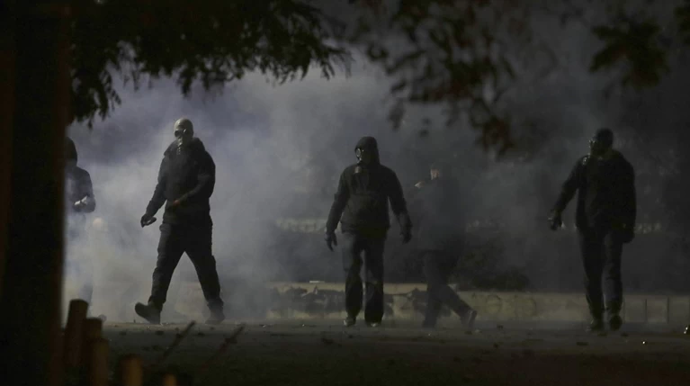 «Πυρά» των κομμάτων στην κυβέρνηση για τα επεισόδια στο Πολυτεχνείο