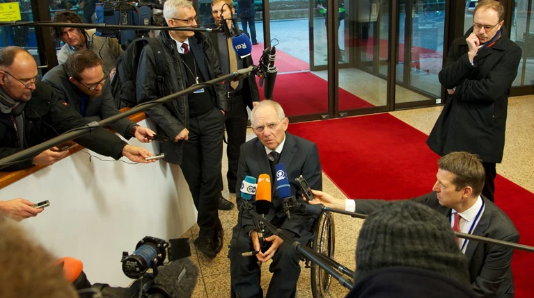 Σόιμπλε: Η Μέρκελ θα ολοκληρώσει την θητεία της