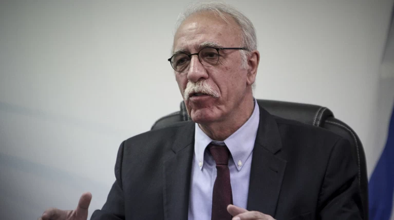 Καταγγελία Βίτσα: Στη Σάμο υπάρχει κύκλωμα διακινητών