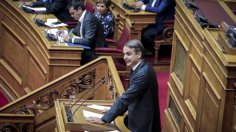 Μητσοτάκης: Ομερτά της ανομίας - Τσίπρας: Καταστροφολογείτε