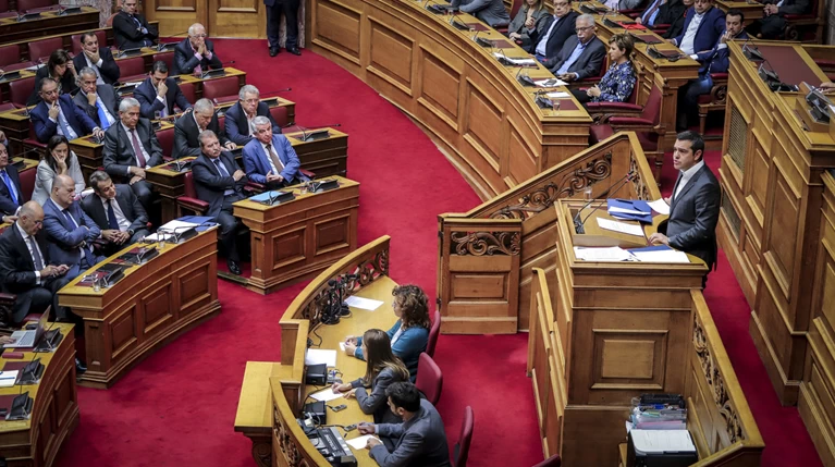 Σύγκρουση κορυφής Τσίπρα - Μητσοτάκη στη Βουλή για πανεπιστήμια και ανομία