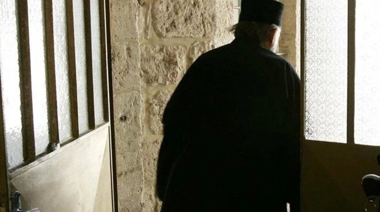 Δίκη στο Αγρίνιο: Η ληστεία, η απόπειρα βιασμού και ο γυμνός πρώην ιερέας…