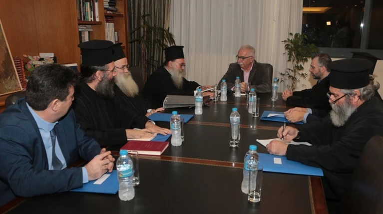 Γαβρόγλου - Αρχιεπισκοπή Κρήτης: Τα προβλήματα θα λυθούν με διάλογο