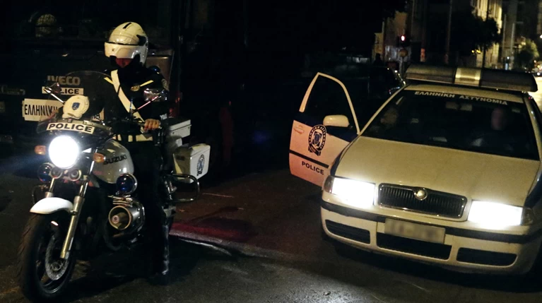 Η σύλληψη ληστή σούπερ μάρκετ στα Βριλήσσια (βίντεο)