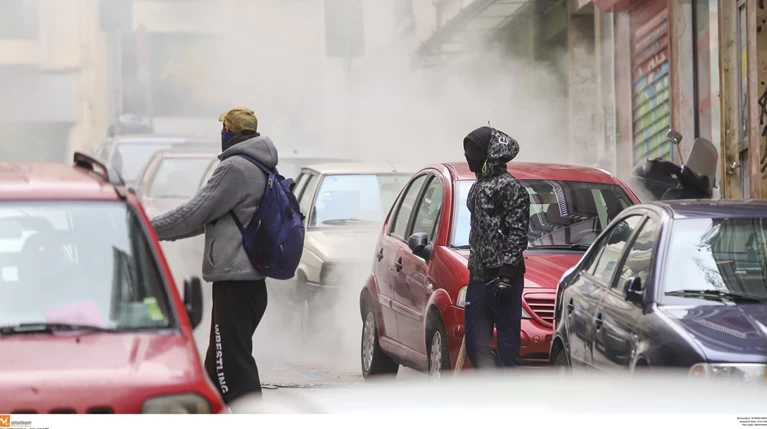 Θεσσαλονίκη: Ένταση στο μαθητικό συλλαλητήριο-πέτρες & χημικά
