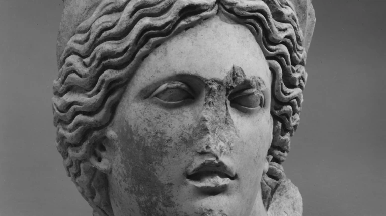 «Υποπτη» κεφαλή Αφροδίτης και υδρία βγαίνουν στο σφυρί
