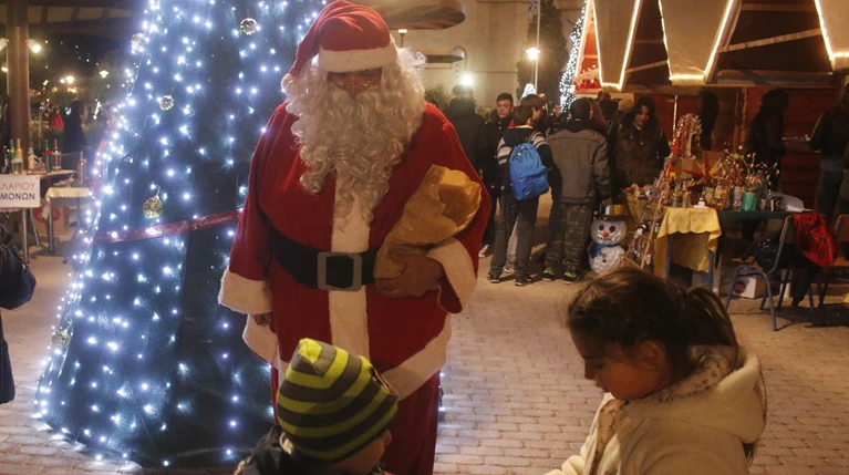 Είπε ότι δεν υπάρχει Αη Βασίλης και απολύθηκε από το σχολείο