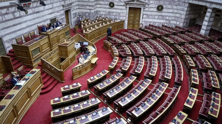 Συντάξεις, εισφορές και προσλήψεις στο νέο πακέτο Τσίπρα
