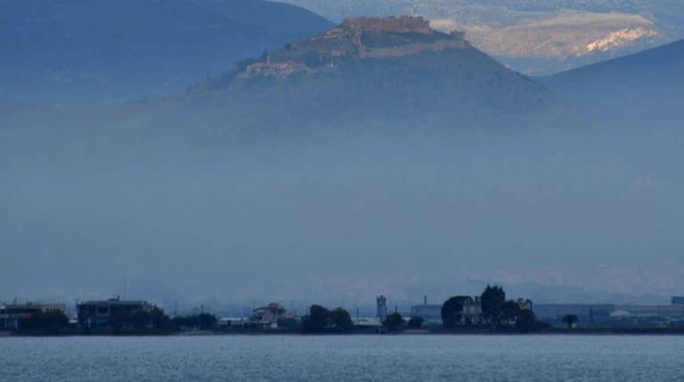 Εντυπωσιακό φαινόμενο με τη θάλασσα να «βράζει» στο Ναύπλιο