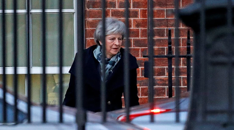Εγκλωβισμένη στον λαβύρινθο του Brexit η Τερέζα Μέι