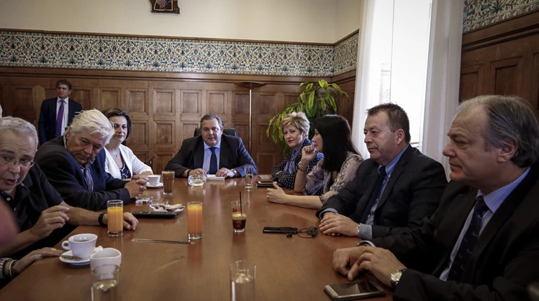 Μύλος στους ΑΝΕΛ με την αποπομπή Κουίκ και τη στάση Καμμένου
