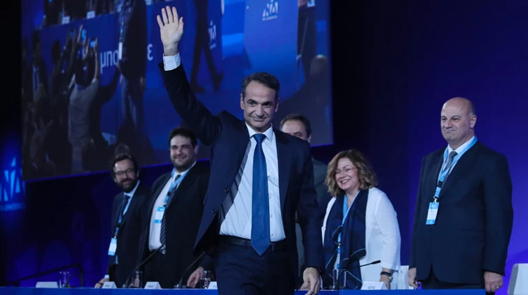 Μητσοτάκης: Αύξηση κατώτατου μισθού και επίδομα γέννησης