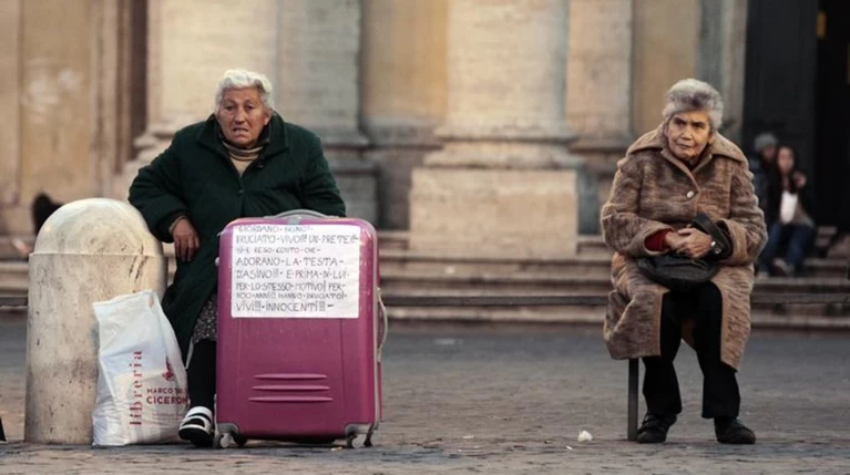 ΤΑΖ: Δεν αντιμετωπίζει το ίδιο τις χώρες με υπερβολικό έλλειμμα η Κομισιόν