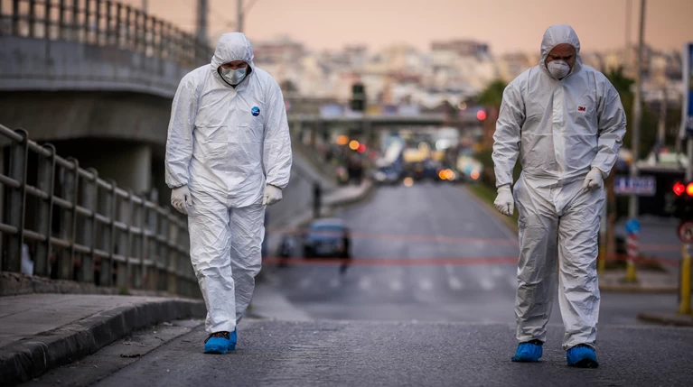 Βόμβα στον ΣΚΑΙ: Σύνδεση με καμένο όχημα στα Πετράλωνα εξετάζει η ΕΛΑΣ