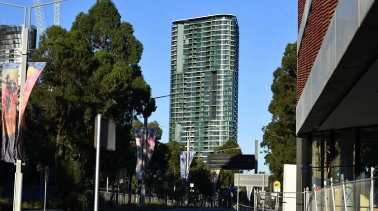 Δεύτερη εγκατάλειψη του Opal Tower από τους ενοίκους του λόγω ρωγμής