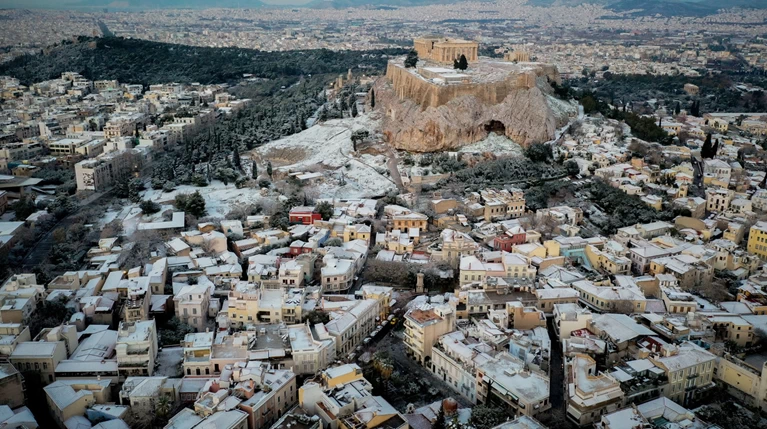 Στα λευκά η Αττική από τον "Τηλέμαχο"- Κλειστοί δρόμοι
