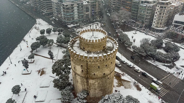 Kλείνουν τα σχολεία στη Θεσσαλονίκη λόγω σφοδρής χιονόπτωσης