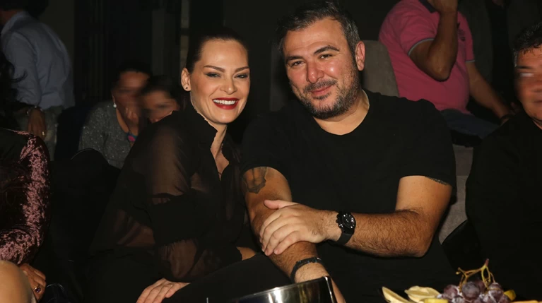 Ρέμος - Μπόσνιακ: Οι αδημοσίευτες γαμήλιες φωτογραφίες & η πριγκίπισσά τους