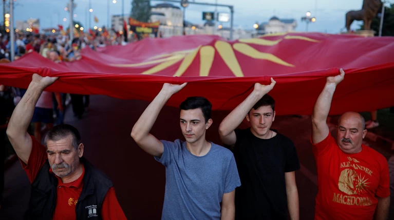 Ελλάδα σε ΜΔΕΕ: Χωρίς σύμβολα και χάρτες τα σχολικά βιβλία της ΠΓΔΜ