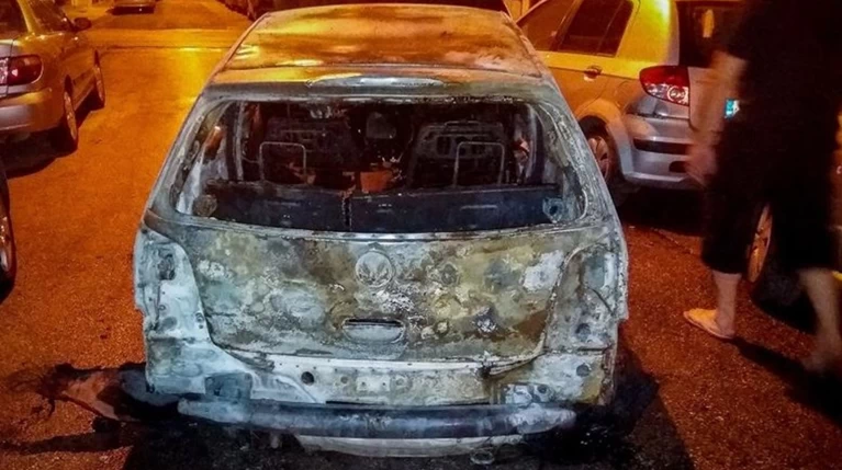 Εμπρησμοί τριών οχημάτων σε Παπάγου και Δουκίσσης Πλακεντίας