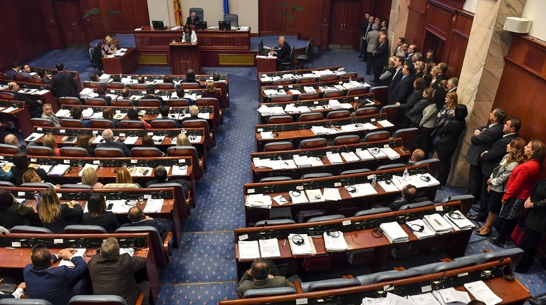 ΠΓΔΜ: Νέα αναβολή στη συζήτηση - Θρίλερ με τους «80»