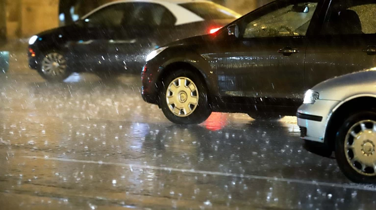 Βροχές, χιόνια και χαμηλές θερμοκρασίες σε όλη τη χώρα