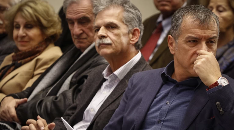 Τελεσίγραφο Θεοδωράκη σε Δανέλλη για την ψήφο εμπιστοσύνης