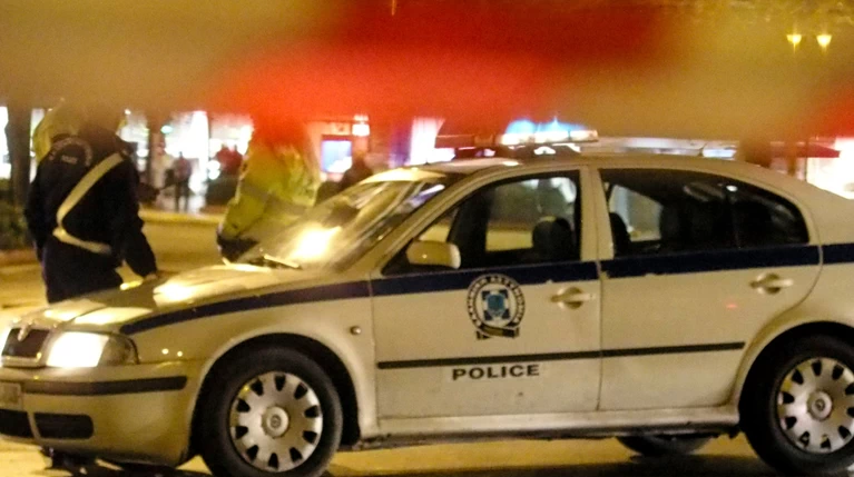 Περιπολικό τυλίχθηκε στις φλόγες στην Αττική Οδό