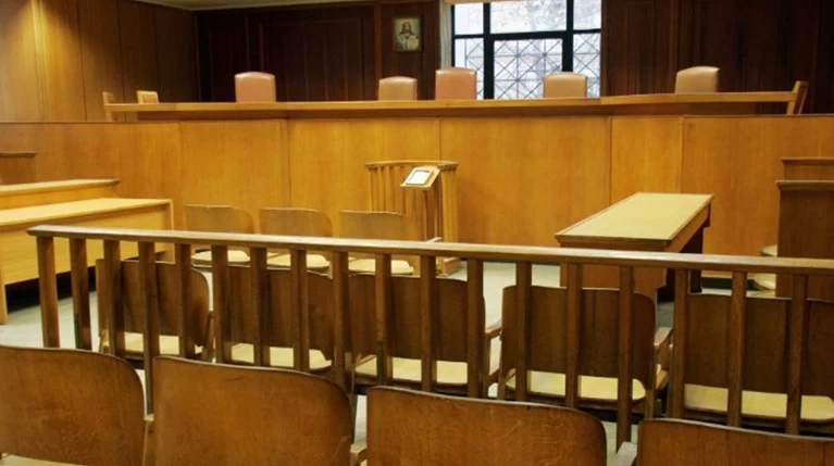 Ξεκίνησε η δίκη στελεχών της ΔΕΗ για την υπόθεση ρύπανσης