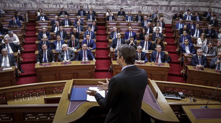 Ζυμώσεις στους «δεξιούς» ορόφους της «γαλάζιας» πολυκατοικίας