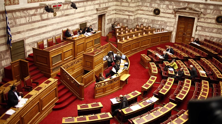 Στη Βουλή νόμος Κατσέλη, ΦΠΑ στα νησιά & μεταφορικό ισοδύναμο