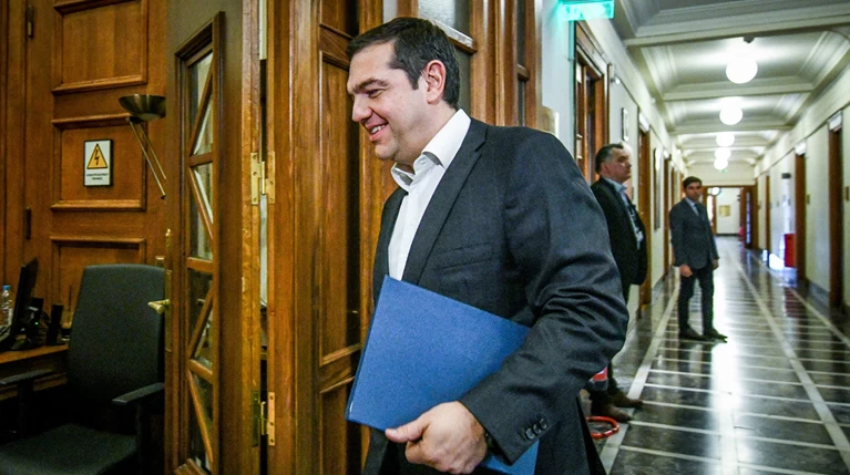 Η κυβέρνηση κρατά την «μπάλα στο γήπεδο» της οικονομίας-τι θα ανακοινώσει