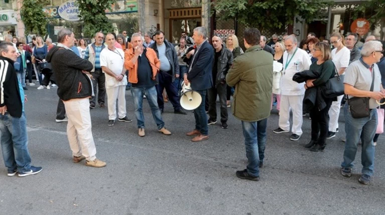 Στάση εργασίας των τραυματιοφορέων-Συγκέντρωση στο υπ. Υγείας