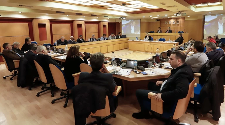 Η ΚΕΔΕ ετοιμάζεται να προσφύγει στο ΣτΕ για τα ταμειακά διαθέσιμα